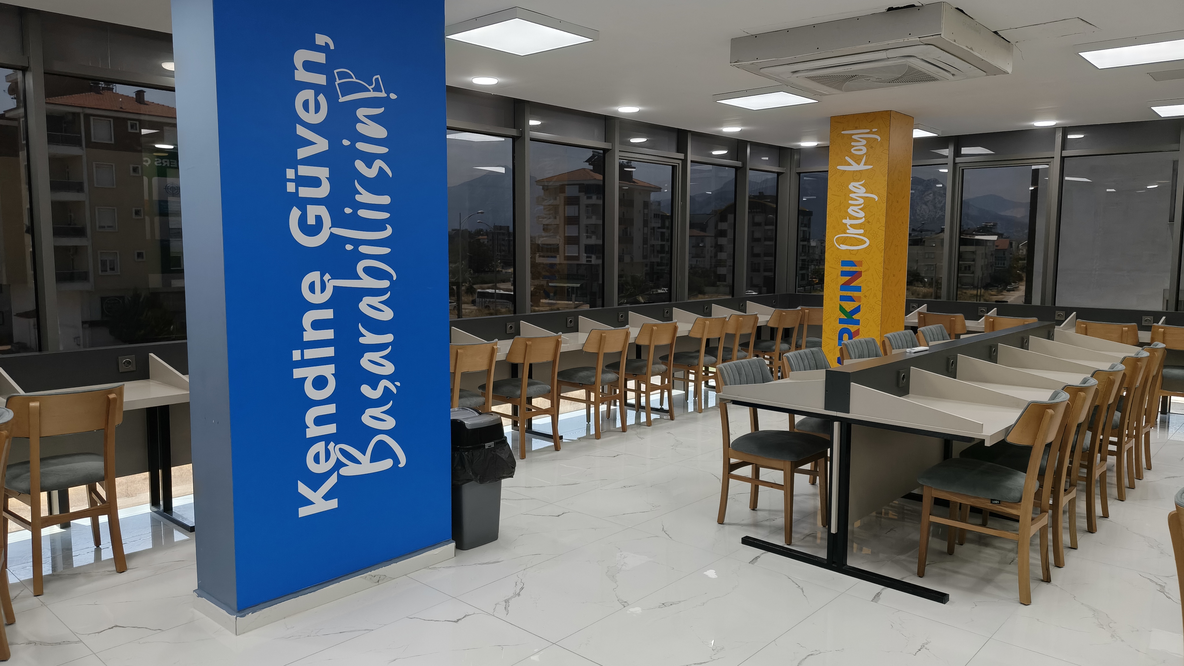 Uğur Kurs dersliklerinden bir görünüm